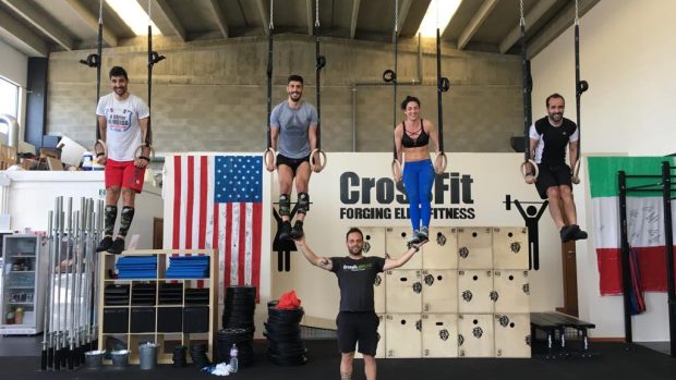 CrossFit Wild Lions Coach Domenico Melillo e 4 ragazzi alla prese con il MUSCLE UP